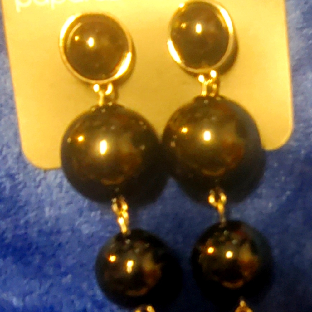 Black paparazzi earrings